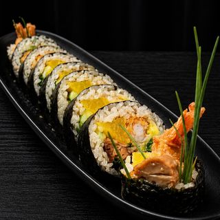 Futomaki De Langostino Crujiente Y Aguacate