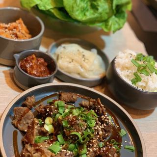 Ssam de bulgogi.