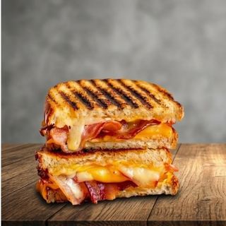 Sándwich Bacon Y Queso + Salsa de cilantro