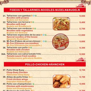 36A tallarines con pollo  y salsa tomate frito