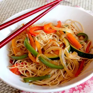 Fideos de Arroz con Cerdo