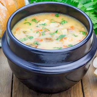 Sopa de pollo con champiñón