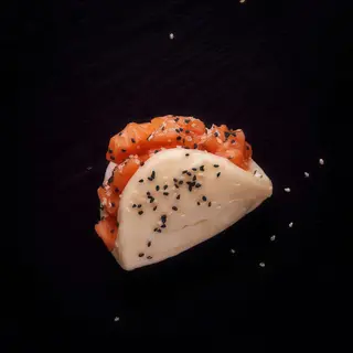 Bao Salmón Y Queso Fresco