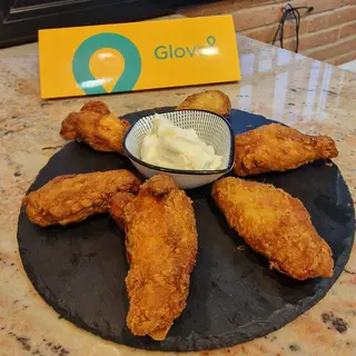 Alitas de pollo adobadas con allioli