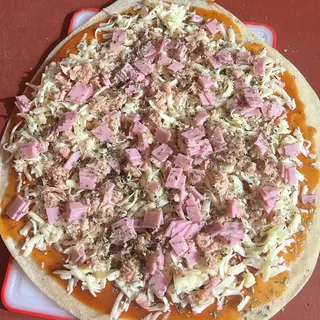 Pizza menús tres ingredientes a elegir refresco y helado