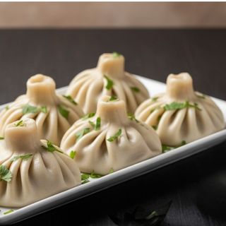 Khinkali rellenos de queso y estragón