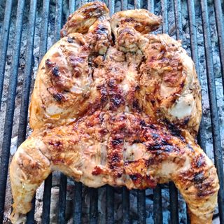 POLLO ENTERO A LA BRASA