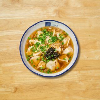 Jiaozi (Empanadillas chinas) en caldo agripicante