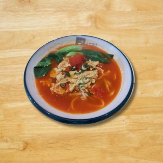 Sopa de Tallarines con Tomate y Huevo