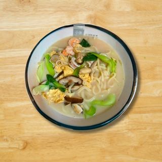 Sopa Tallarines de la Casa con Marisco