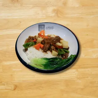 Arroz con ternera estofada en salsa de soja