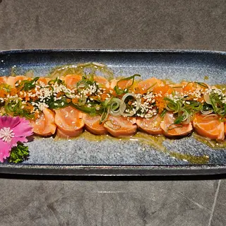 Salmón tataki