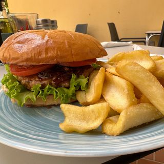 Hamburguesa con Cebolla Caramelizada + refresco