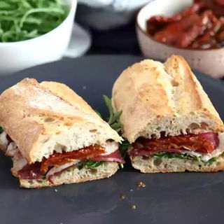 Bocadillo de Jamón Serrano y queso