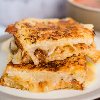 Sandwich Queso y cebolla