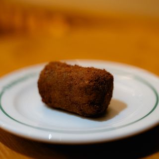 Croqueta de jamón ibérico y pollo rustido