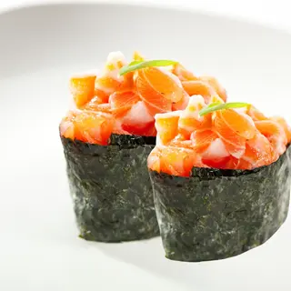 Gunkan de salmón (2 uds.)