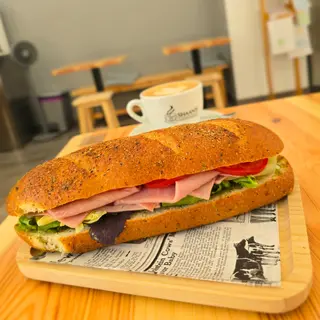 Bocadillo De Jamón Y Queso