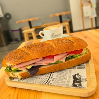 Bocadillo De Jamón Y Queso