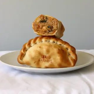 Empanada de Cerdo Canario