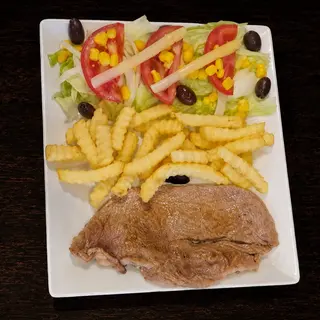 Plato De Filete De Ternera Con Ensalada