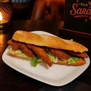 Bocadillo De Tiras De Pollo Con Lechuga