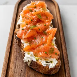 Tostada de salmon