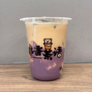 Te negro con leche, con puré de taro y tapioca.