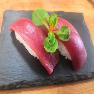 32. Nigiri atún