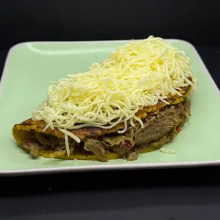 Cachapa de Carne mechada / queso amarillo.