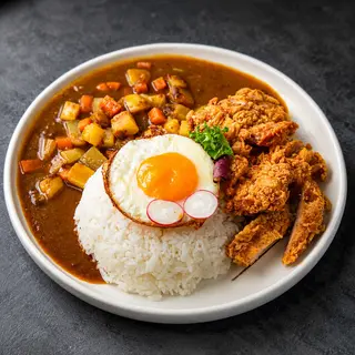 Bol De Curry Japonés Con Pollo Crujiente咖喱脆鸡饭