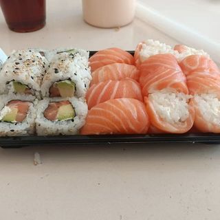Bandeja Mix Con Nigiris Salmón (20 Uds.)
