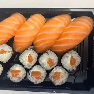 12Unds Mix de nigiri de salmón y makis de salmón