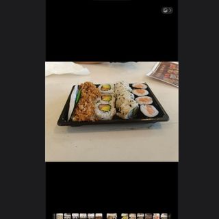 14Unds uramaki de salmón aguacate, uramaki de surimi aguacate ,y mali de salmon