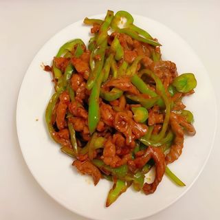 Ternera Salteada Con Pimientos Verdes
