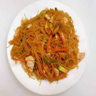 Fideos De Arroz Con Pollo