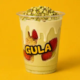 Fresas Dubai L (Chocolate blanco + crema de pistacho + kataifi crujiente + crumble de pistacho.)