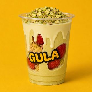 Fresas Dubai L (Chocolate blanco + crema de pistacho + kataifi crujiente + crumble de pistacho.)