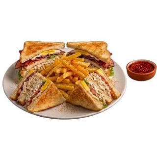 Club Sandwich Gran Vía + patatas fritas