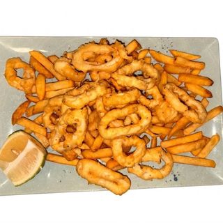 Calamares A La Romana Con Patatas Fritas
