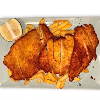Pechuga con patatas fritas