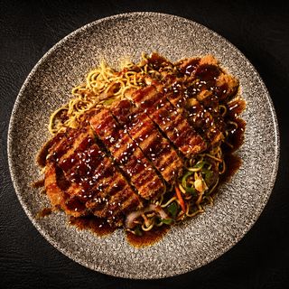 Yakisoba Con Pollo Karaage