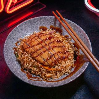 Yakisoba Con Pollo Karaage