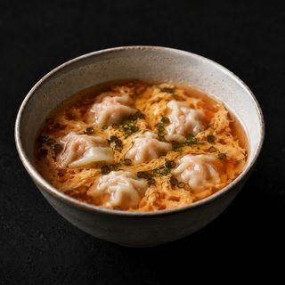Sopa wonton de raviolis chinos