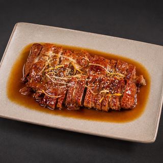 Pato Caramelizado Con Semillas De Sésamo