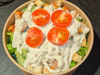 Ensalada cesar "Misska" con Pollo karaage