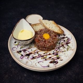 Tartar de ternera · Beef tartare · Тартар из говядины