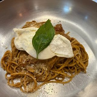 Espaguetis Al Pesto Con Stracciatella Y Tomate