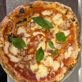 Pizza Atún Y Cebolla Roja