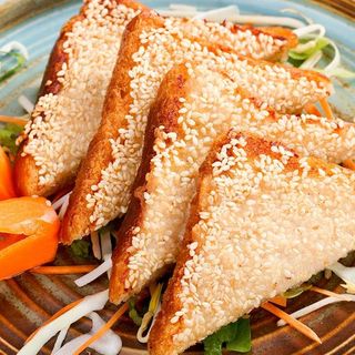 Panecillos Fritos De Gambas con Sésamo